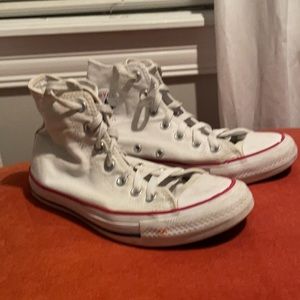 Women’s size US 7 white converse. Used